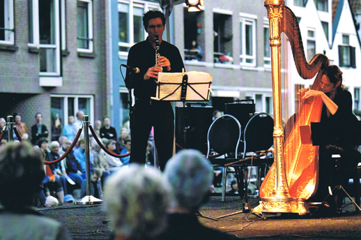 Gwyneth Wentink en Lars Wouters van den Oudenweijer in actie